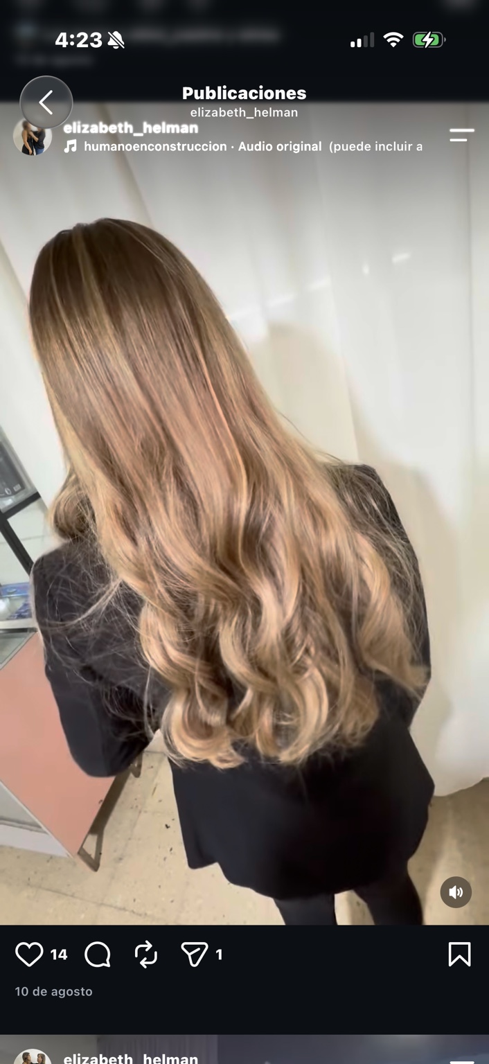 Resultado profesional de color, brillo y ondas
