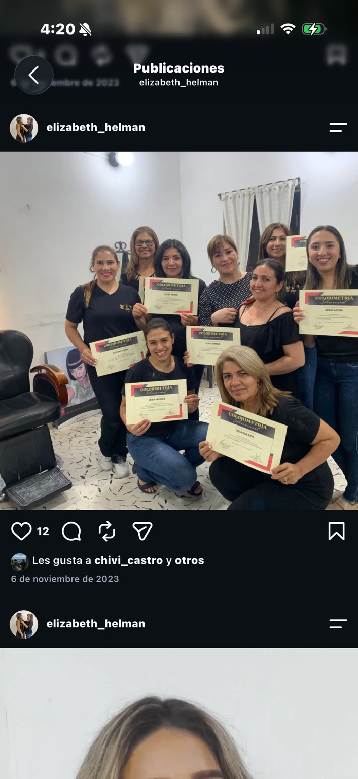 Elizabeth junto a alumnas graduadas de colorimetría